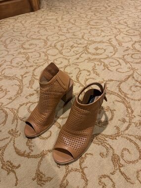 Steve Madden Suzy Women’s Tan Leather Block Sandal